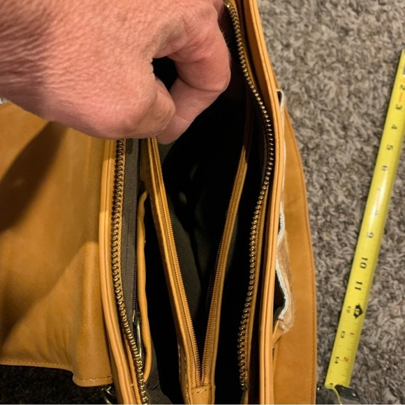 Women’s Trinity Ranch Leather Purse - Picture 8 of 16